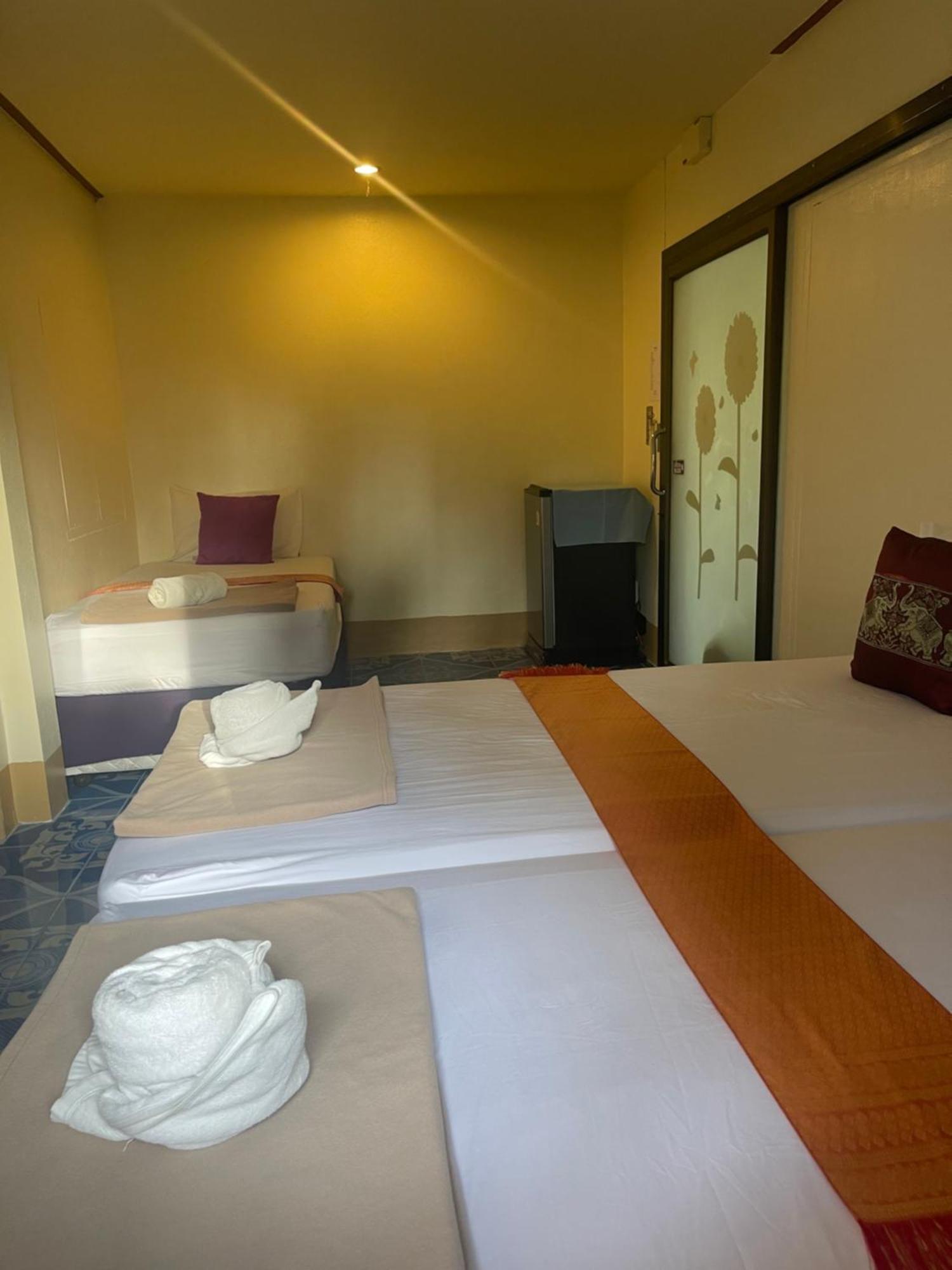 Baan Klong House Hotell Baan Khai Exteriör bild