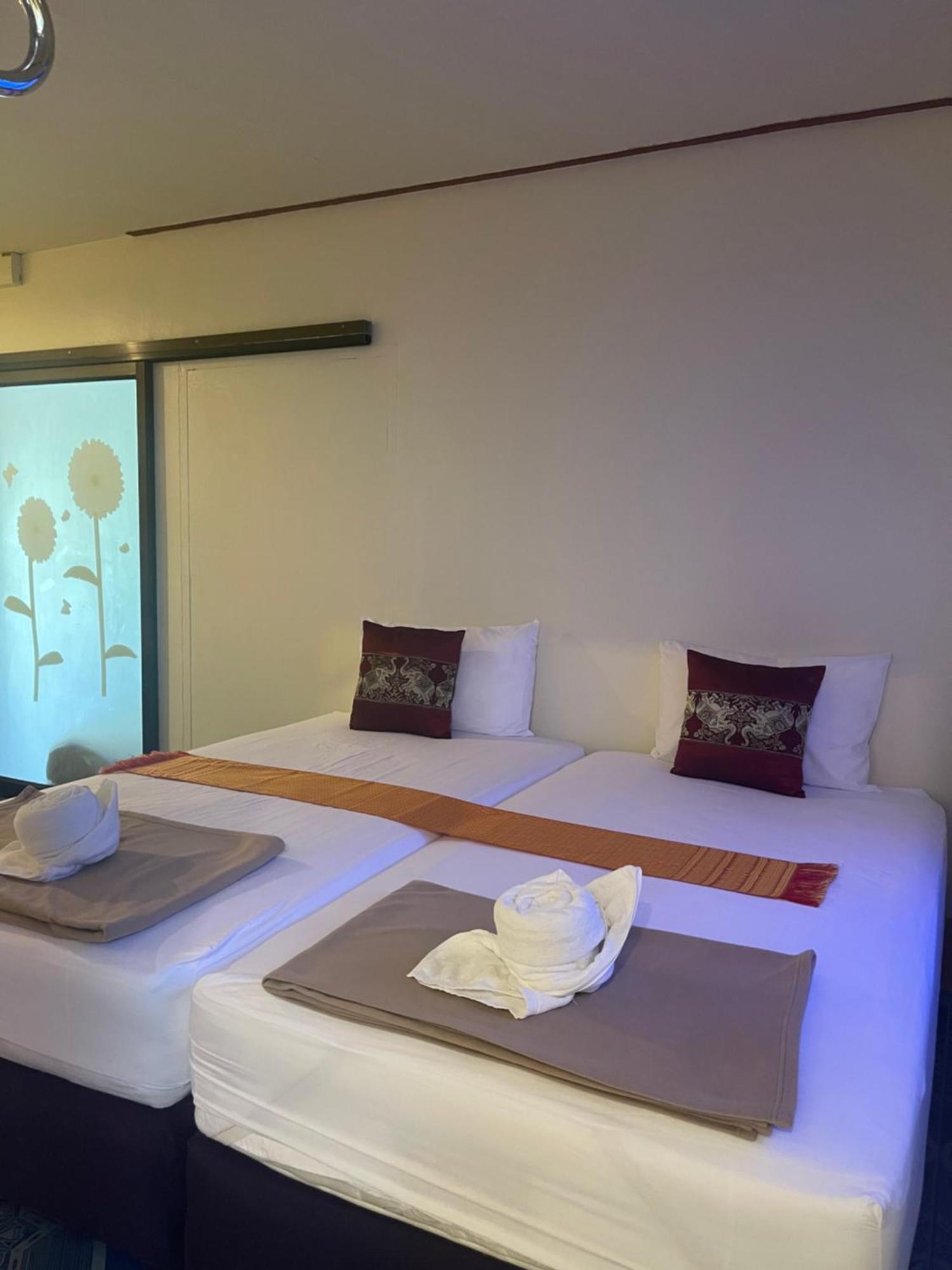Baan Klong House Hotell Baan Khai Exteriör bild