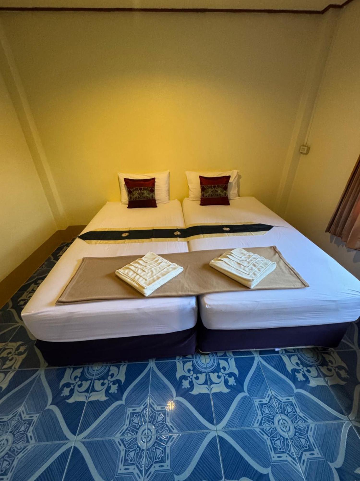 Baan Klong House Hotell Baan Khai Exteriör bild