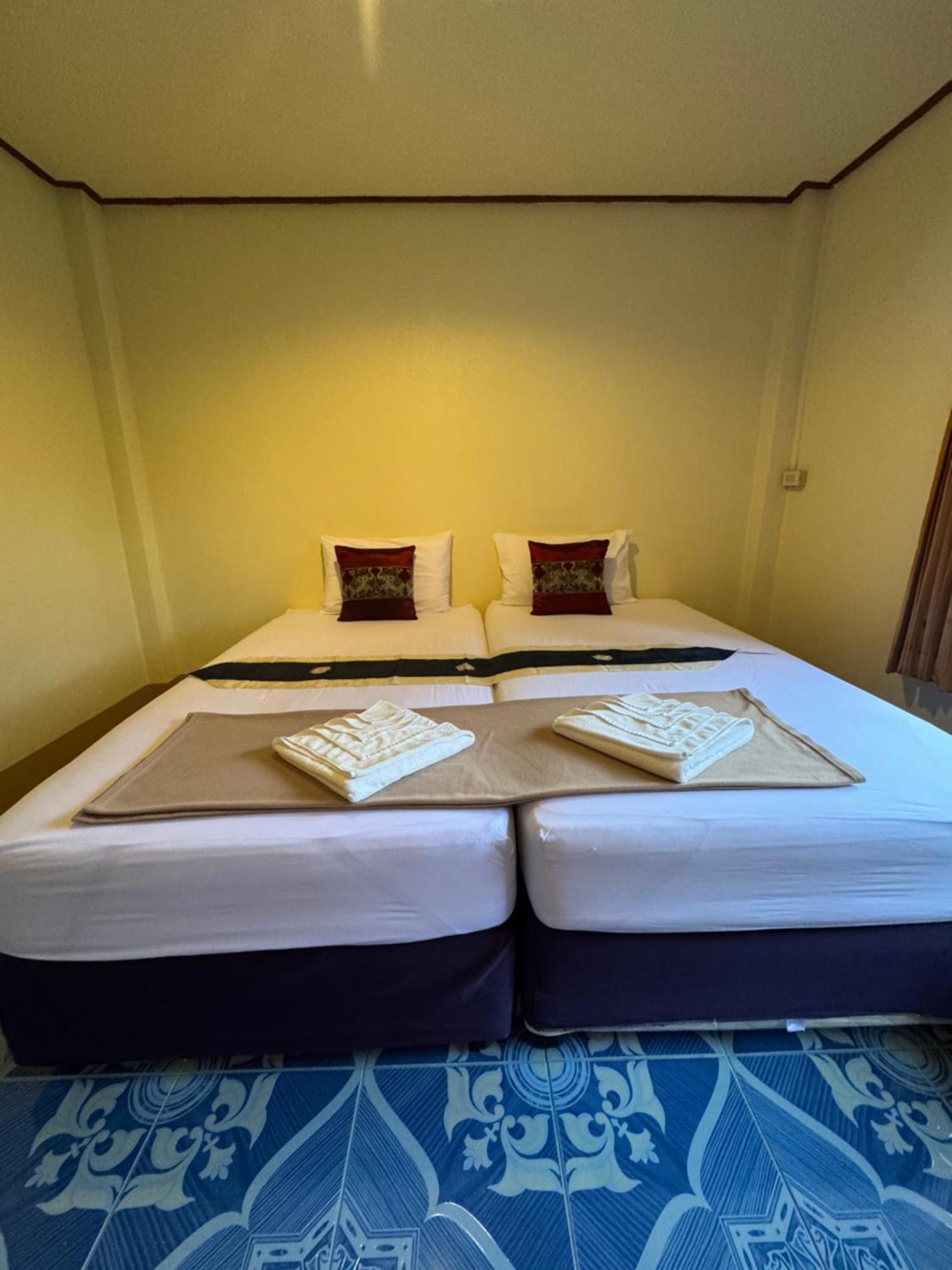 Baan Klong House Hotell Baan Khai Exteriör bild